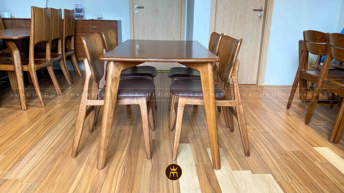 Bàn ăn 4 ghế gỗ sồi mã Vega New có đệm thêm da