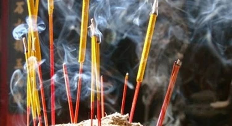 Bàn thờ bao nhiêu bát hương? Bàn thờ 3 bát hương là đúng chuẩn phong thủy