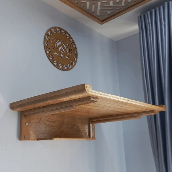 Bàn thờ treo tường có kích thước nhỏ gọn mang lại sự tiện lợi cho gia chủ