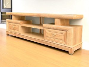 Độ ẩm quá thấp có thể khiến kệ tivi gỗ bị cong vênh
