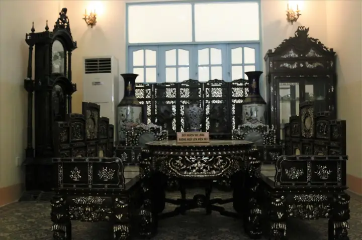 Bộ Bàn Ghế Của Công Tử Bạc Liêu Bộ Bàn Ghế Của Công Tử Bạc Liêu