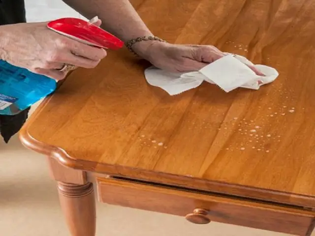 Cách Chùi Bàn Ghế Gỗ