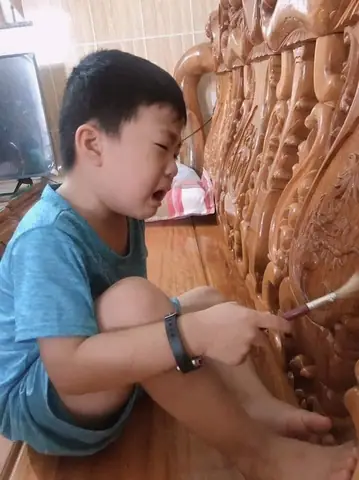 Cách Chùi Bàn Ghế Gỗ