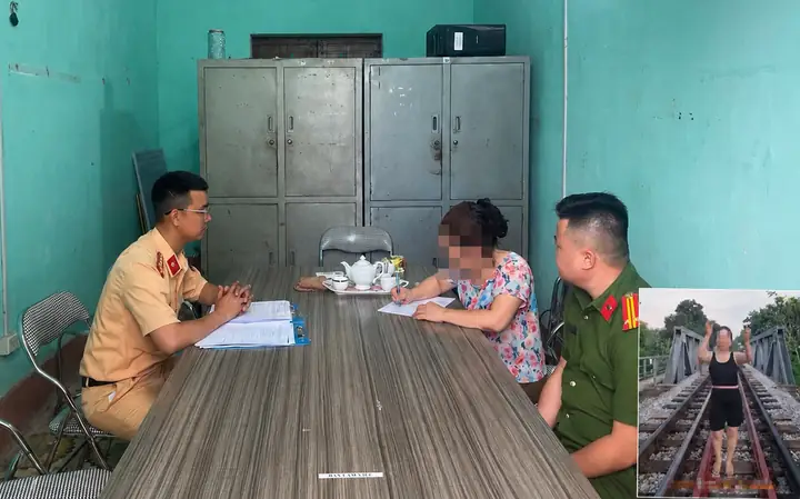Chiếc Áo Dài Trên Ghế Livestream Chiếc Áo Dài Trên Ghế Livestream