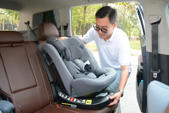 Ghế Em Bé Xe Hơi